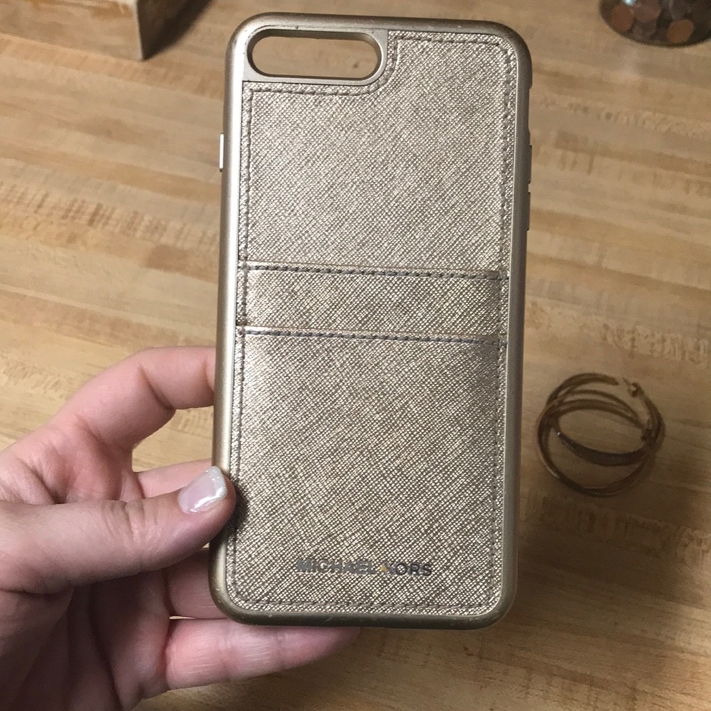 Wireless Beats byDre and Michael Kors jewelry - Picture 4 of 5